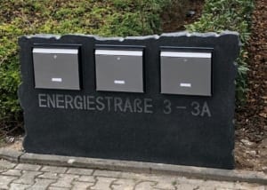 Briefkastenhalterung von Kirschner und Krasniqi