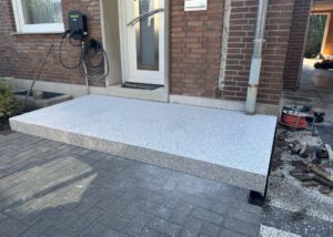 Eingangspodest Rosa Beta Gehrung fertig