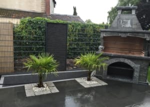 Terrasse mit Naturstein in Schwarz und Grau