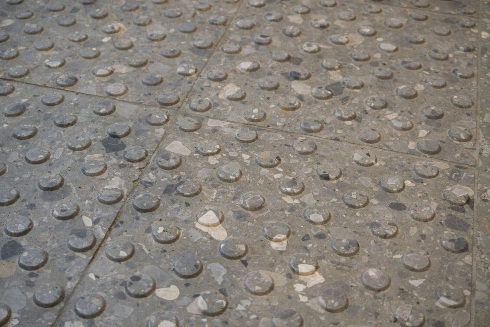 Betonwerkstein Noppenplatten Königin Luise Schule Köln Betonwerkstein Noppenplatten Königin Luise Schule Köln